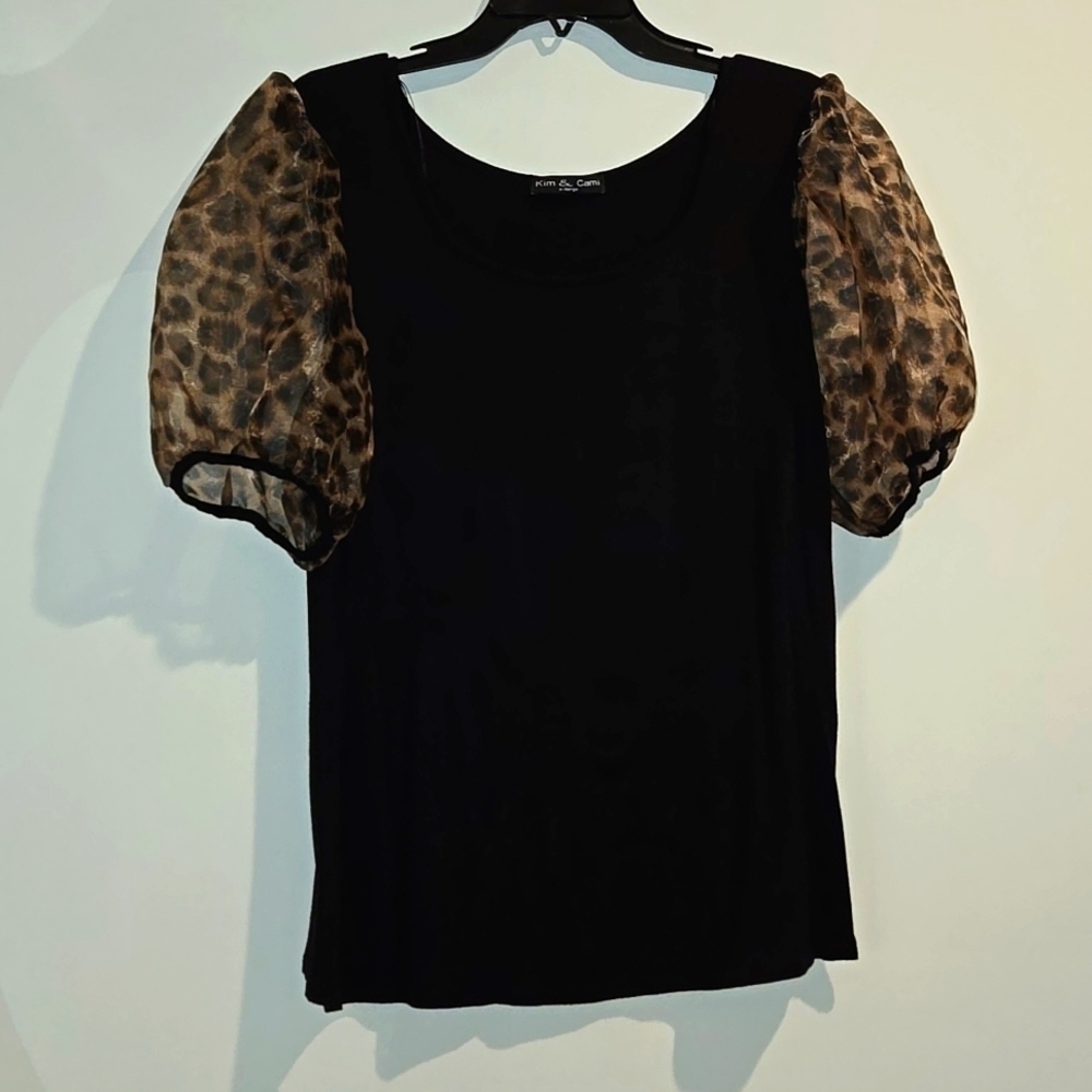 Kim & Cami black tan brown animal print top. Size XL. Sheer sleeves.